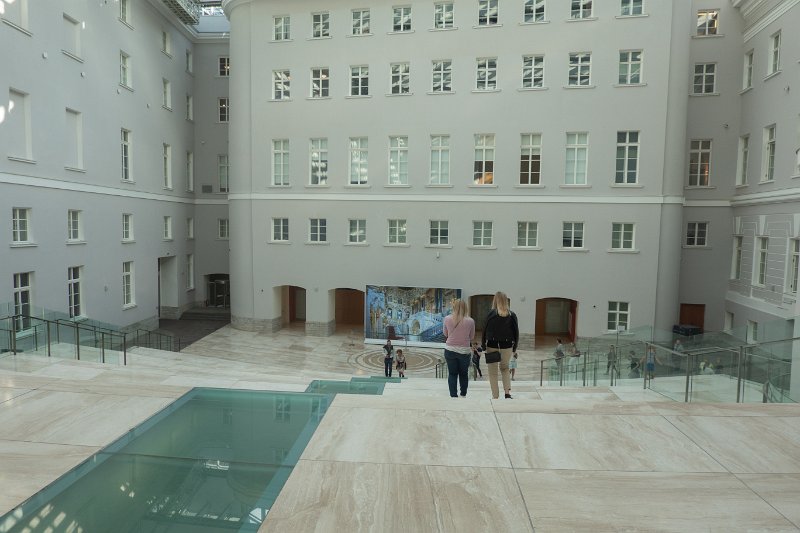 HEL03489.jpg